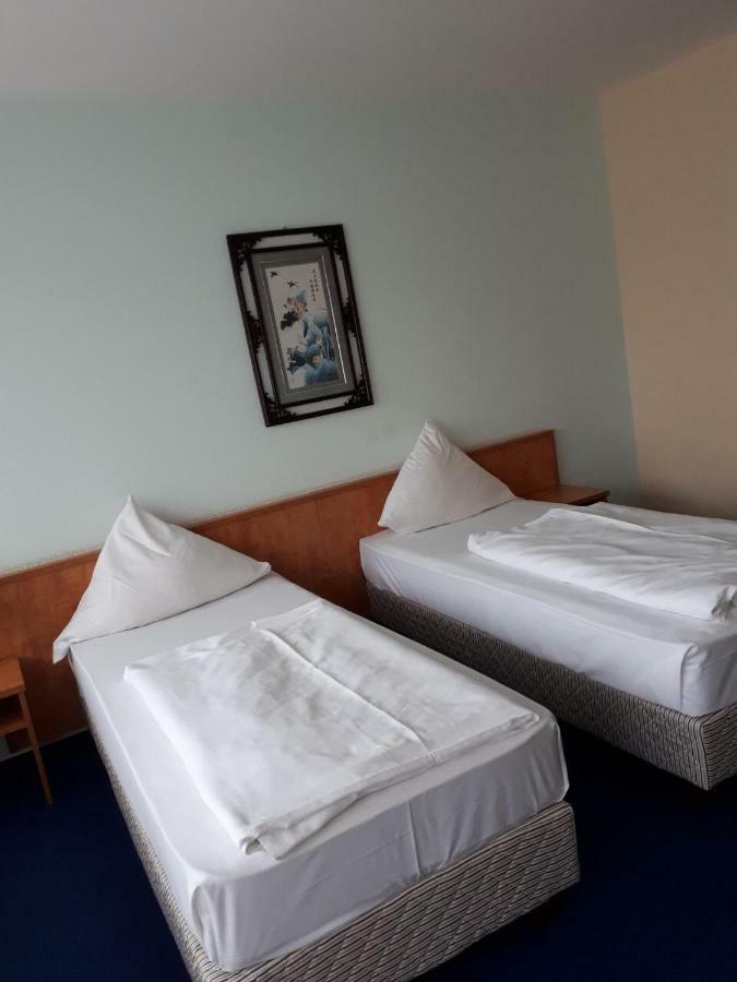 Hotel Am Flughafen Colonia Esterno foto